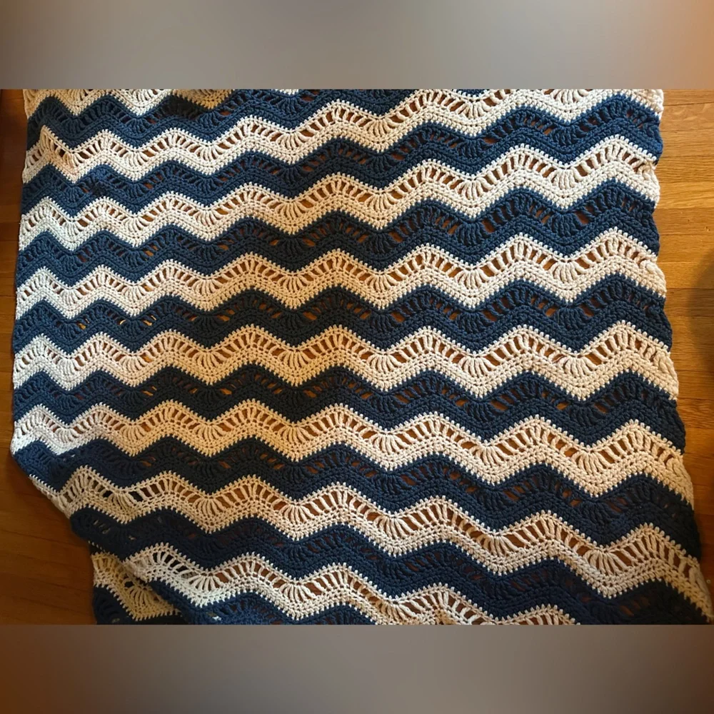 Vintage Scalloped Edge Blue & White Chevron Crocheted Throw, 48x62”